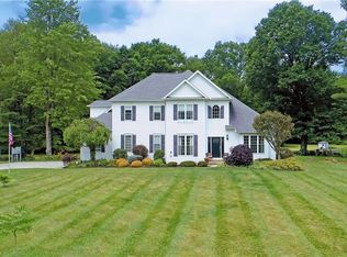 8245 Peck Rd, Ravenna, OH 44266