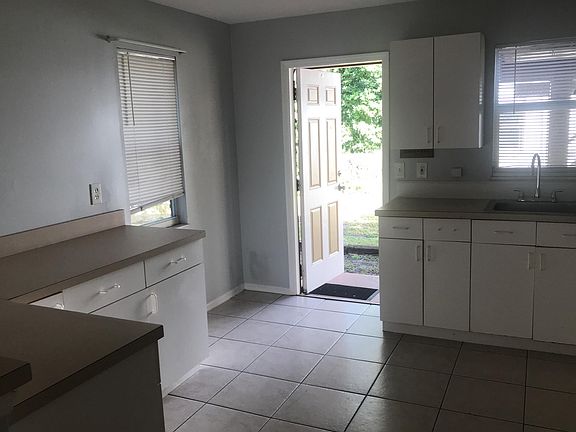 5th image of 1102 Florida Ave APT A
