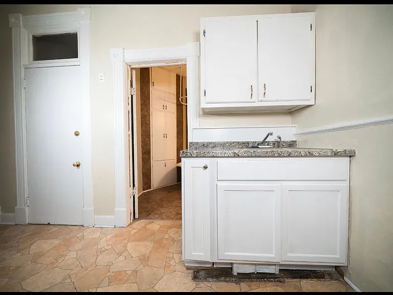 701 Bedford St #2 — Photo 20