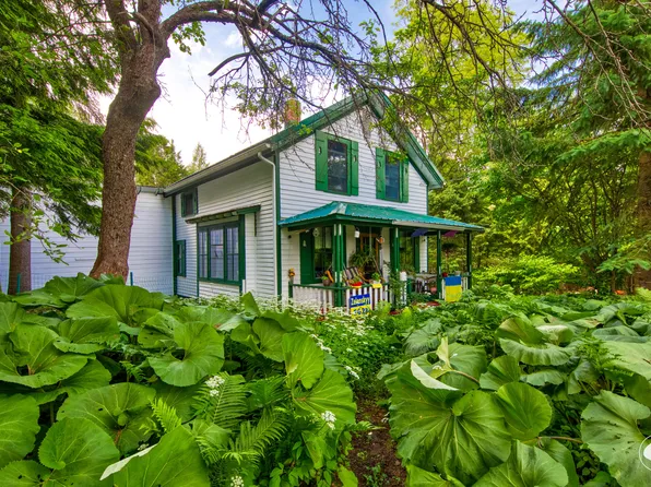 42 Main St, Bloomingdale, NY 12913