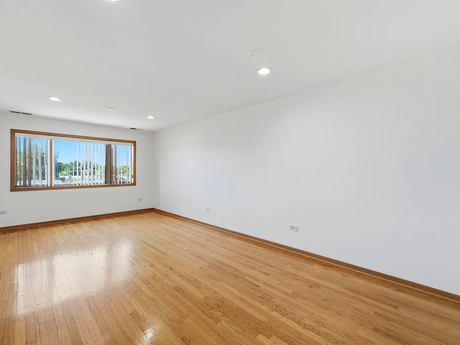 3 bed, 1080 sqft, $2,000 — Photo 2