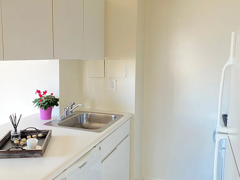 1 Irving Pl #G14I — Photo 4