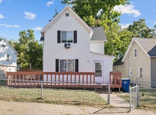 1219 S 7th St, Clinton, IA 52732