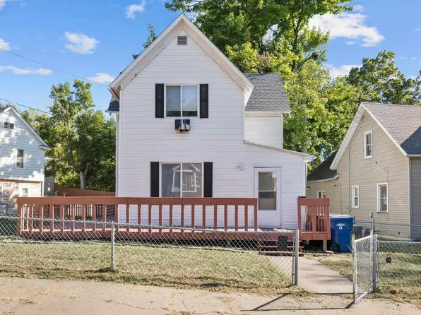 1219 S 7th St, Clinton, IA 52732