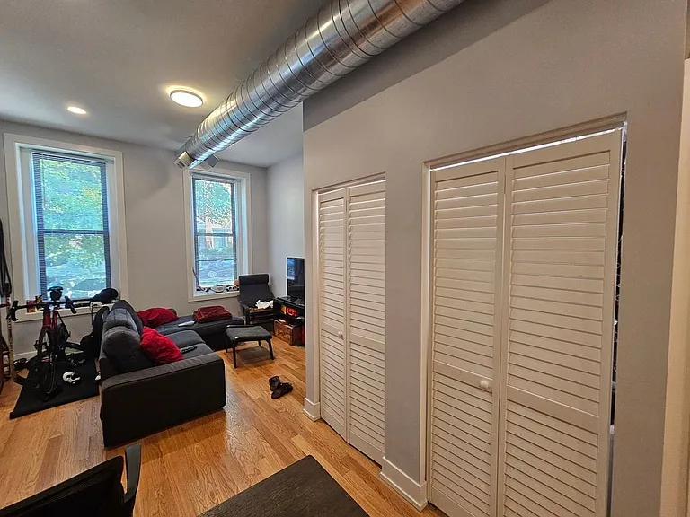 1415 W Erie St #1F — Photo 6