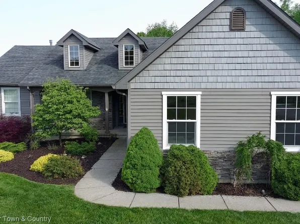 3505 Prescott Dr, Howell, MI 48843