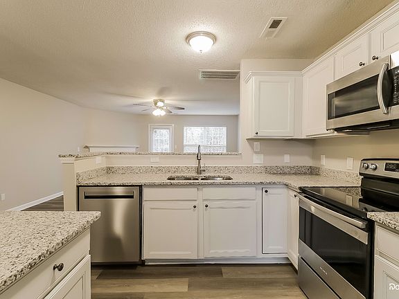 5th image of 310 Creekview Dr