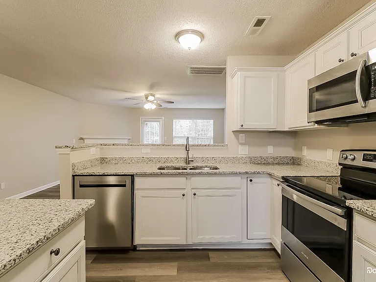 310 Creekview Dr — Photo 5