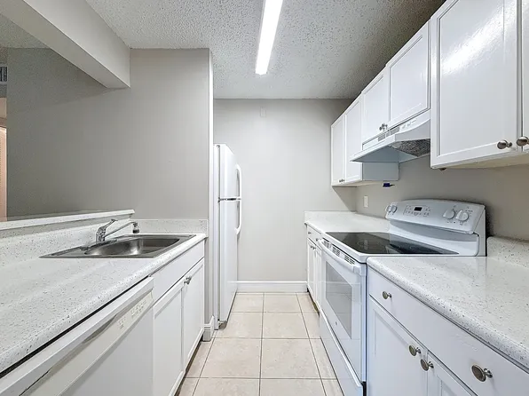 719 Meadows Cir, Boynton Beach, FL