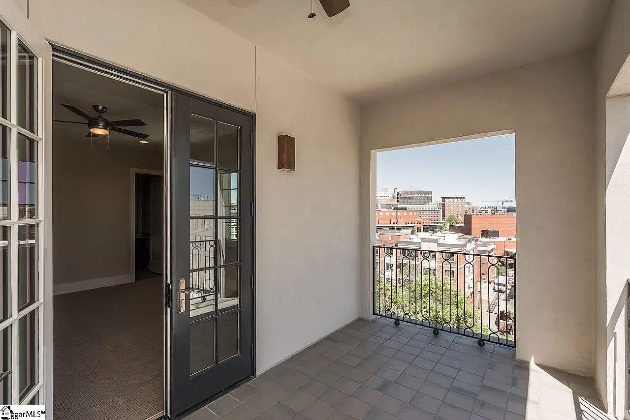 2 bed, 1600 sqft, $5,200 — Photo 4
