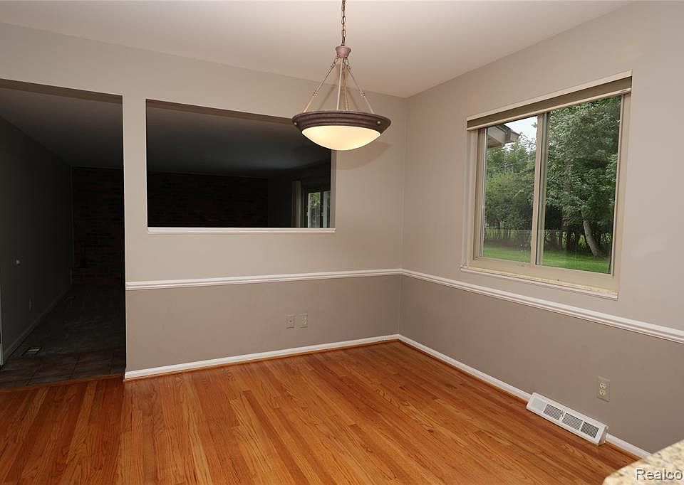2301 Walnut Lake Rd, photo 15