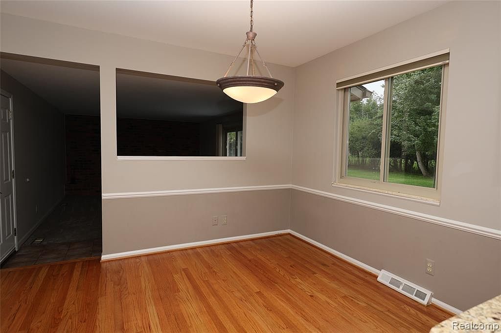 2301 Walnut Lake Rd, photo 15