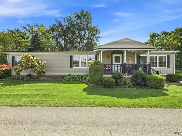 9801 Limehouse Dr, Clarence, NY 14031