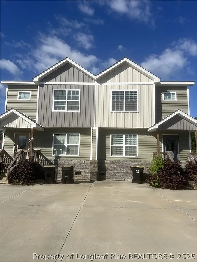 4 bed, 3.5 bath, 1764 sqft, $1,800 — Photo 1