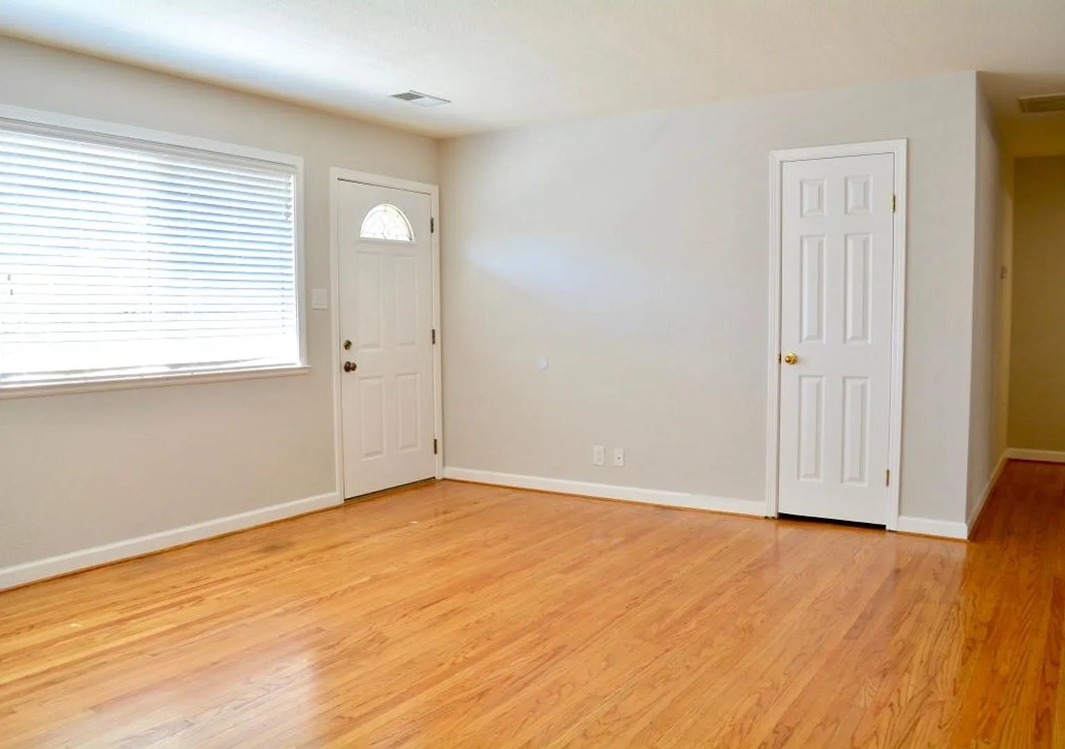 Sunlit & Private Top-Floor Retreat Between San Anselmo & Fairfax — Photo 4
