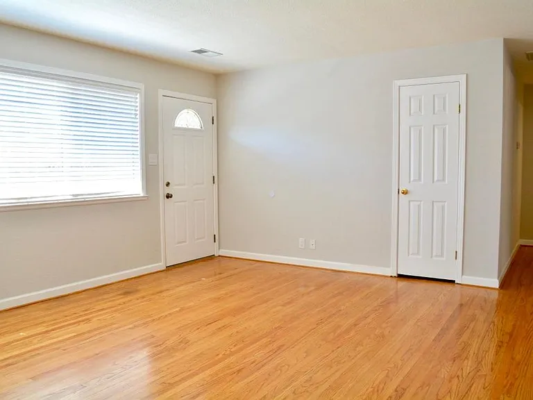 10 Ash Ave #B — Photo 4