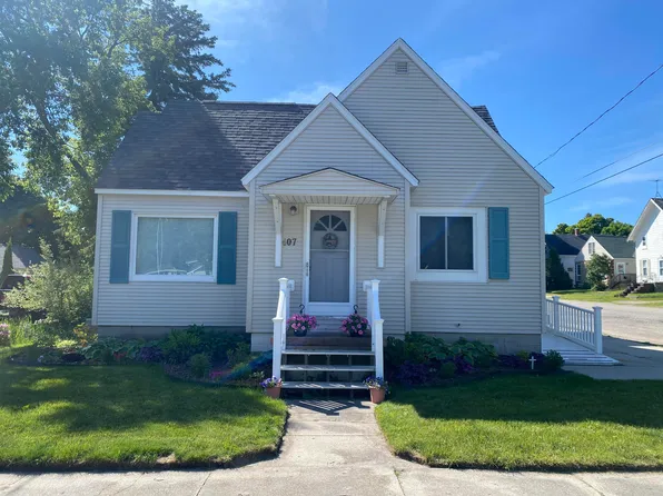 407 Saint Clair Ave, Rogers City, MI 49779