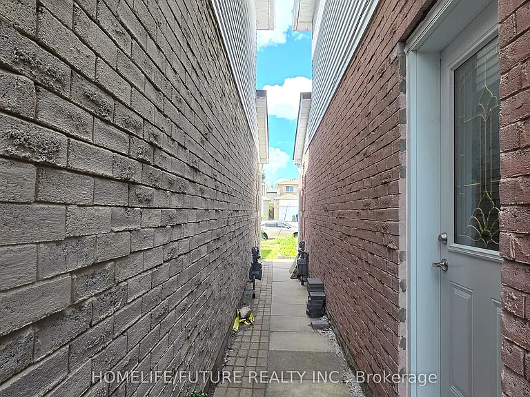 77 Maresfield Dr #BASEMENT — Photo 2
