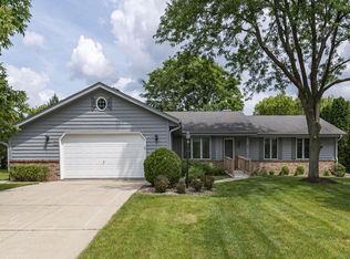 W147N7050 Woodland Dr, Menomonee Falls, WI 53051