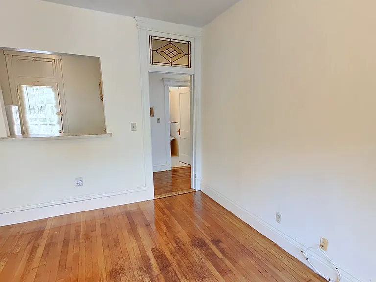102 Queensberry St #7 — Photo 1