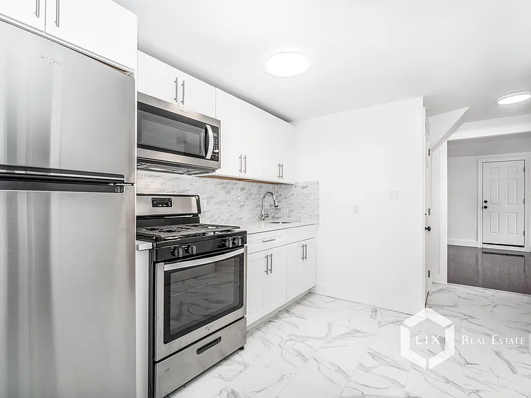 518 E 8th St #3R — Photo 4