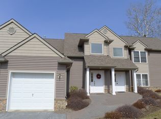 11 Clubhouse Rd, Hamburg, NJ 07419