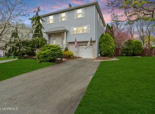 48 Lone Star Ln, Manalapan, NJ