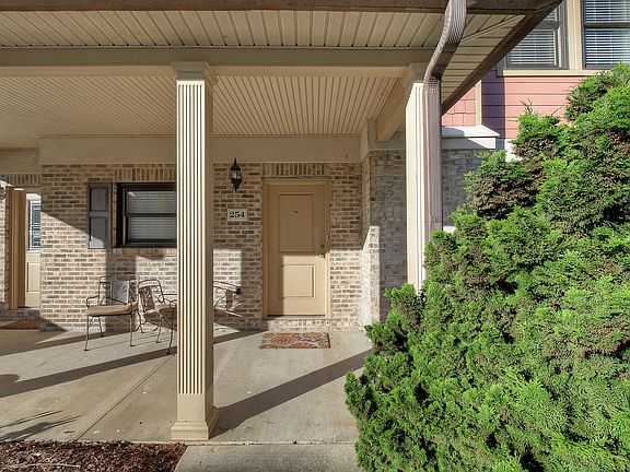 3rd image of 254 Westshore Pt #0