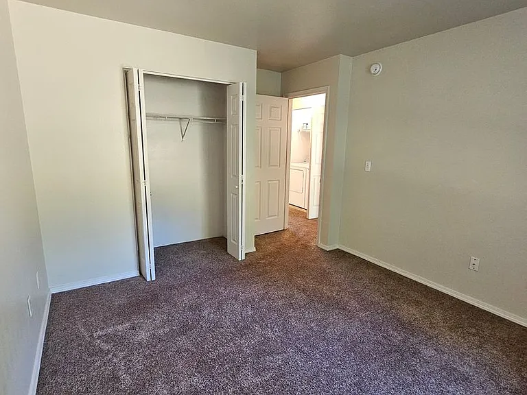 300 Indian Trail Ct — Photo 12