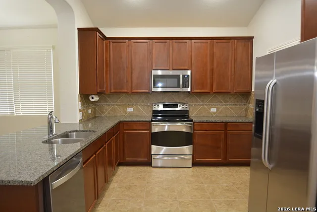 3 bed, 2.0 bath, 1871 sqft, $2,200 — Photo 3