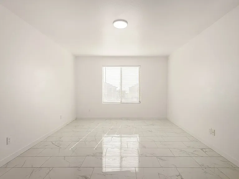 24409 W Sheraton Ln — Photo 17