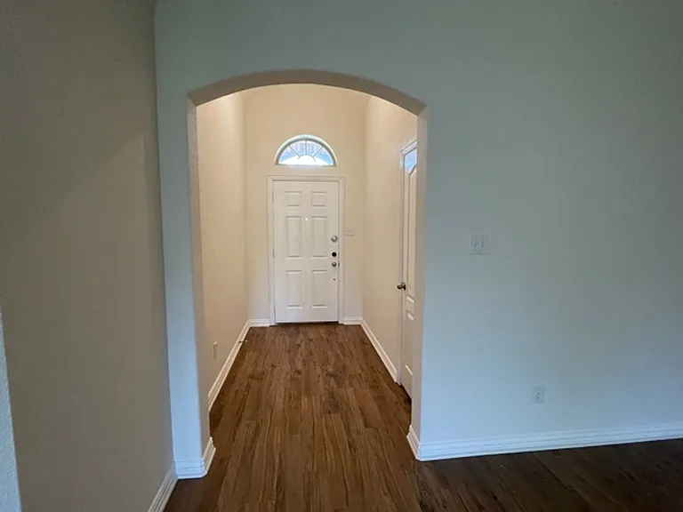 1601 White Willow Ln — Photo 2