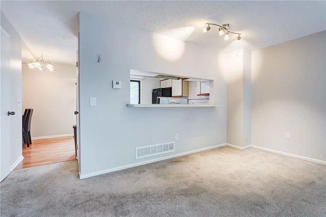 2 bed, 3.0 bath, 1184 sqft, $1,995 — Photo 3