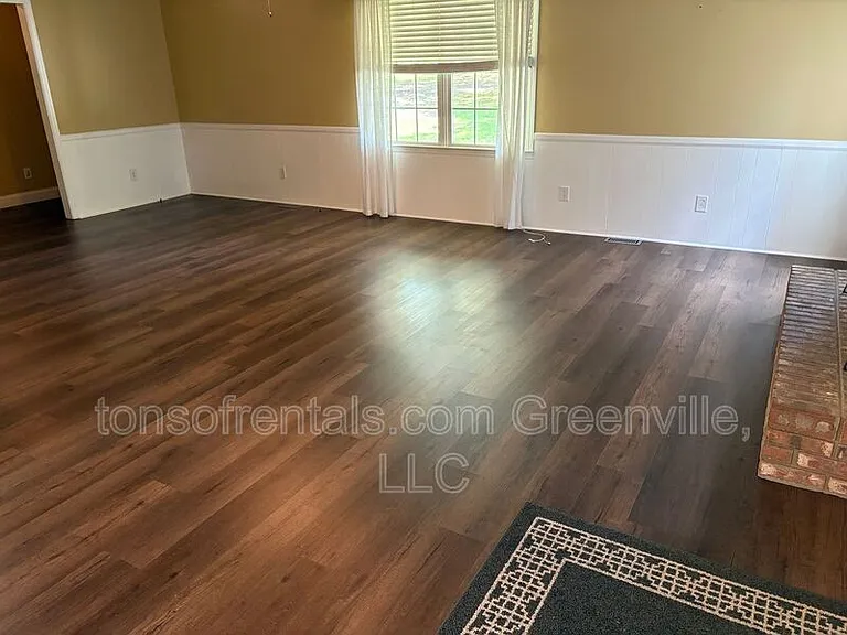 129 Foster Rd — Photo 4