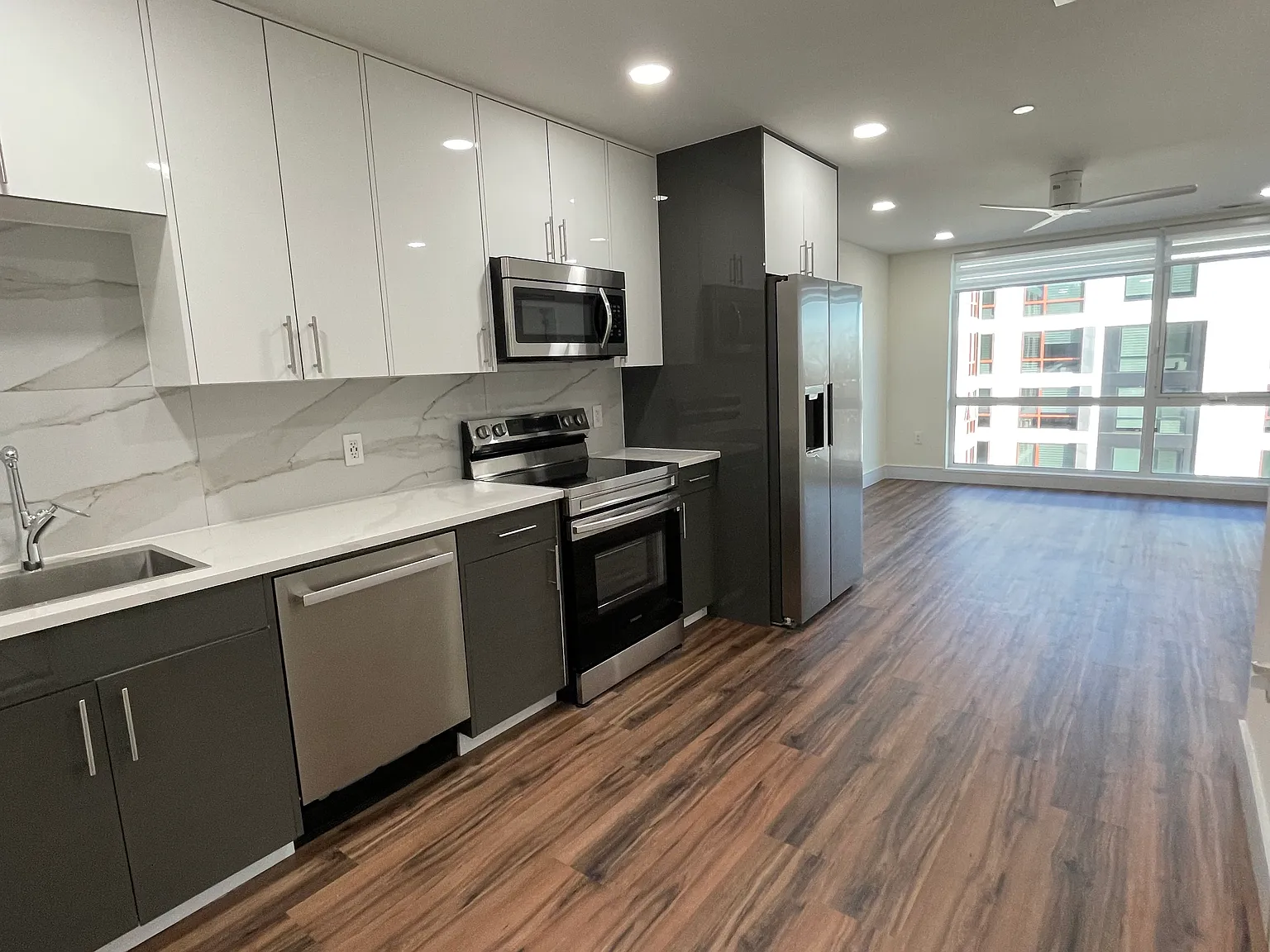 2 bed, 842 sqft, $2,000 — Photo 3
