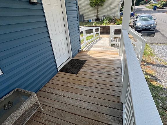 3rd image of 1007 Sherman St