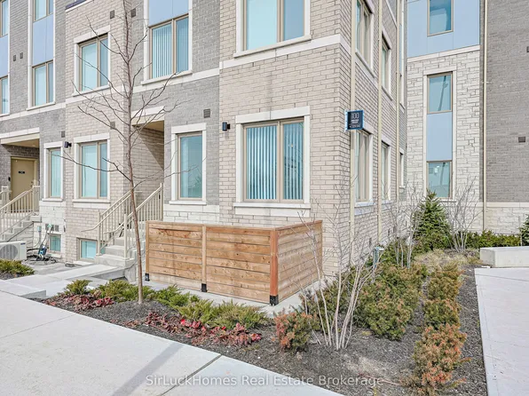 100 Honeycrisp Cres #342, Vaughan, ON L4K 0N7