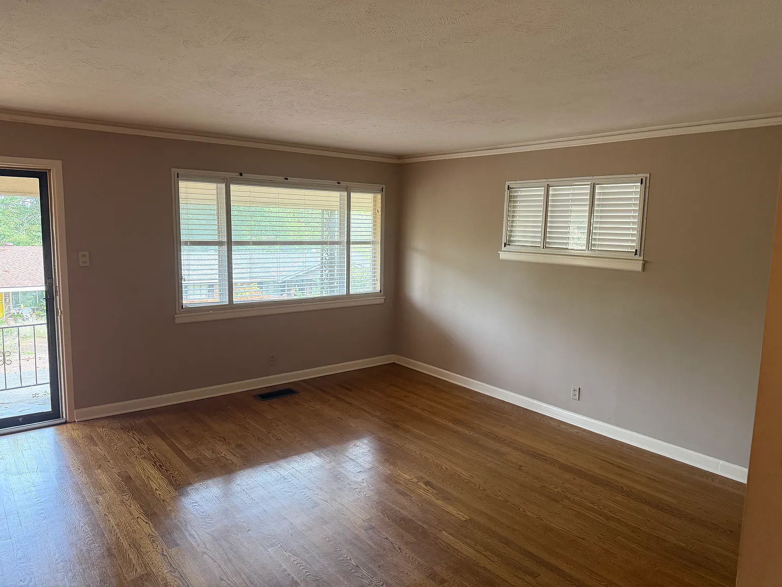 74 Belmont Dr — Photo 2