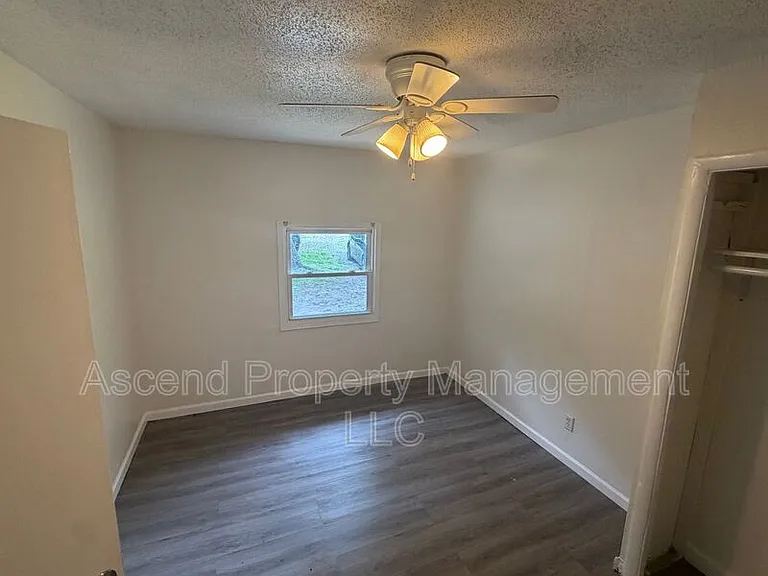 2 Bell Ave #B — Photo 4