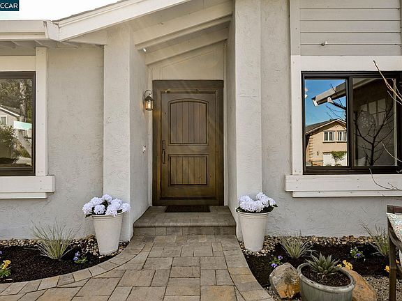 4th image of 9529 Thunderbird Dr