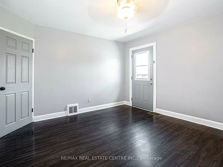 102 Wilson Rd S #UPPER LEVEL — Photo 15