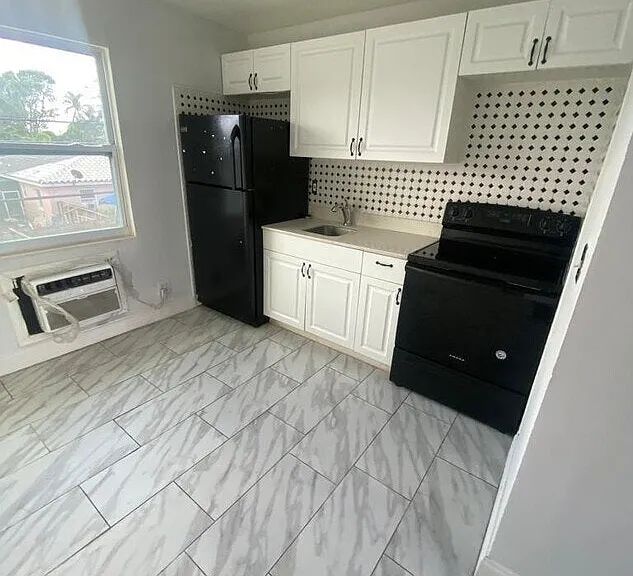 2417 N 19th Ave #3 — Photo 1