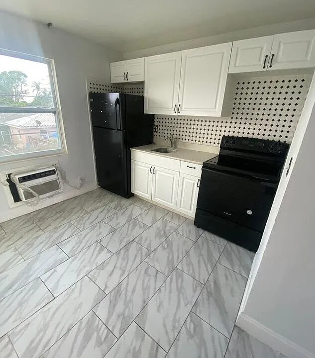 2417 N 19th Ave #3