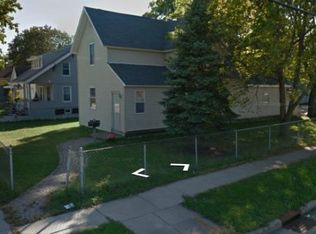 1050 1/2 9th St, Beloit, WI 53511