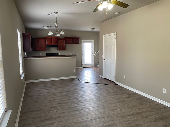 2nd image of 903 W Laura St