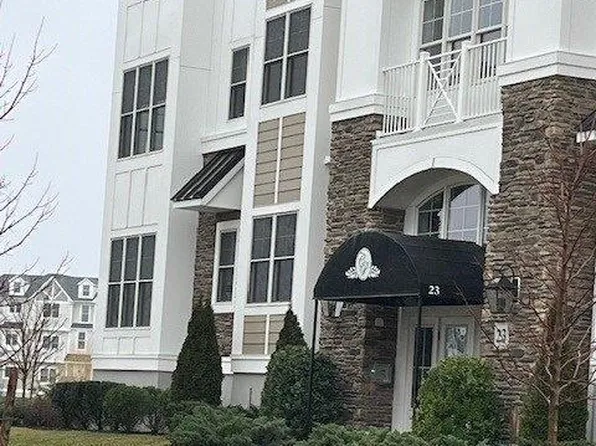 23204 Aspenwood Drive #23204, Plainview, NY 11803