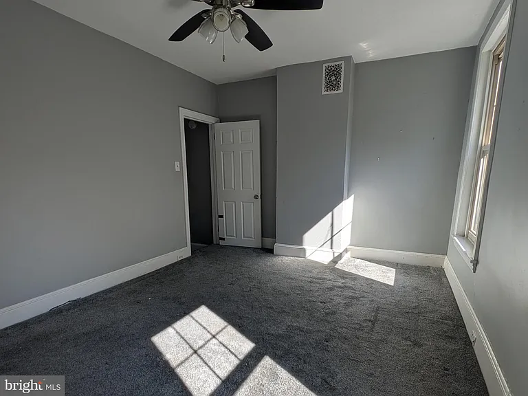 1130 Earl St — Photo 13