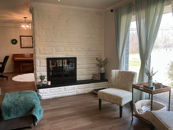 4th image of 710 W Mount Pleasant Rd