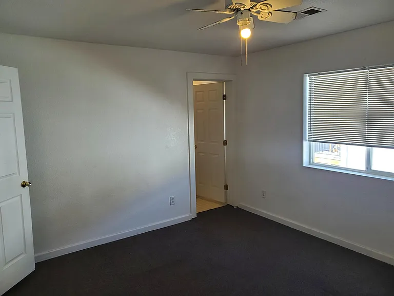 570 E Kipp Ave — Photo 8