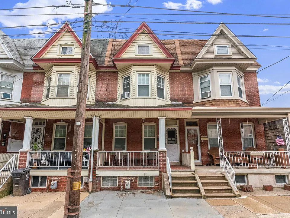 206 E Elm St